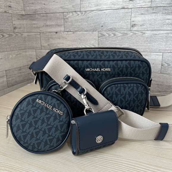 Michael Kors Admiral Multi Crossbody Bag with Tech Attachment - Picture 2 of 8